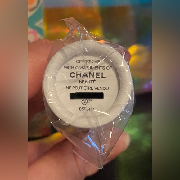 Auth CHANEL RARE collectible colored pencil set. Still in plastic. Never used - Picture 5 of 6